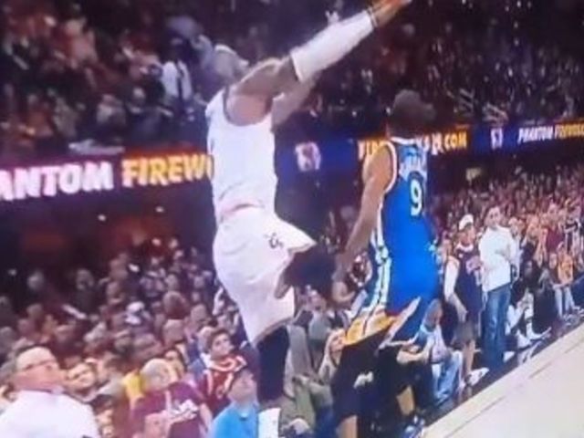 Watch: LeBron's leg kick catches Iguodala between the legs