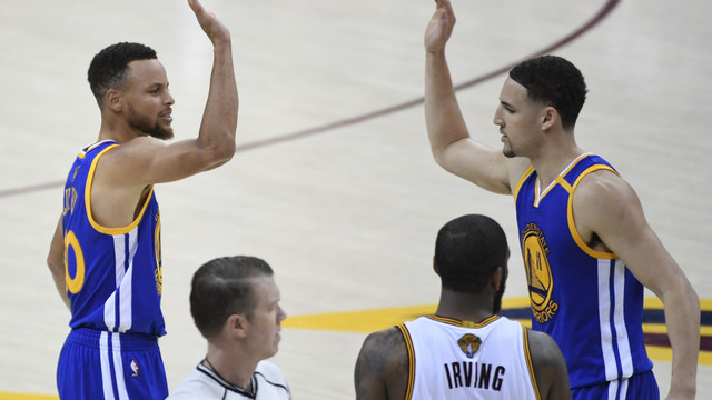 Warriors set North American record for longest playoff winning streak