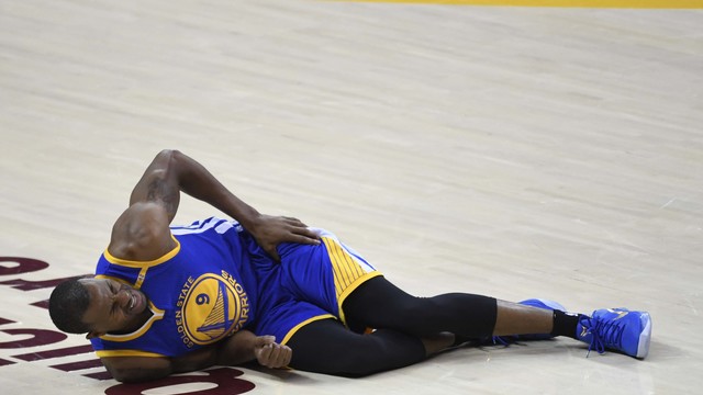 Speights hopes Iguodala 'can have more kids' after kick to the groin