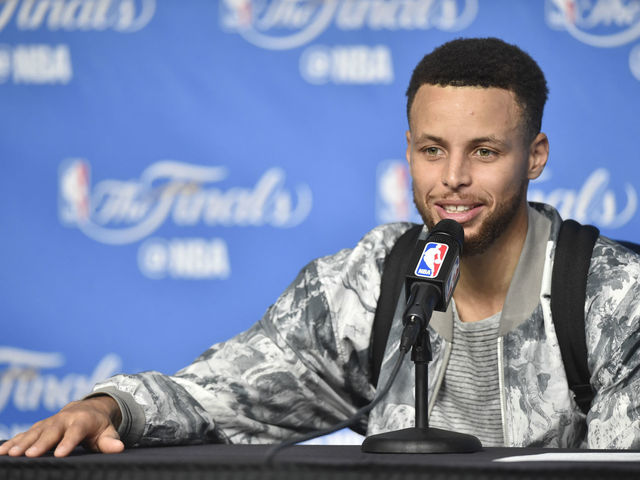 Curry's squat after Durant's 3-pointer was 'spontaneous'