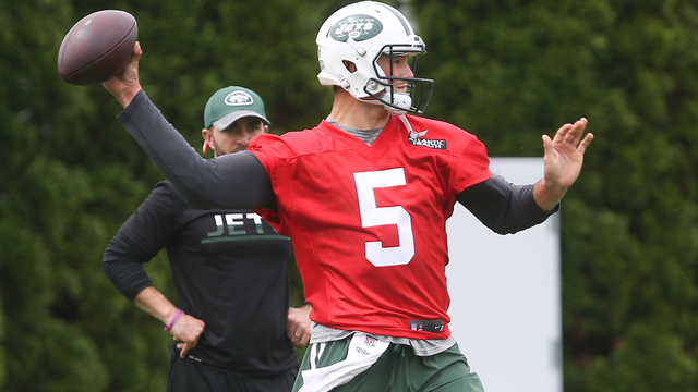 Jets' Hackenberg drills reporters in practice with errant passes