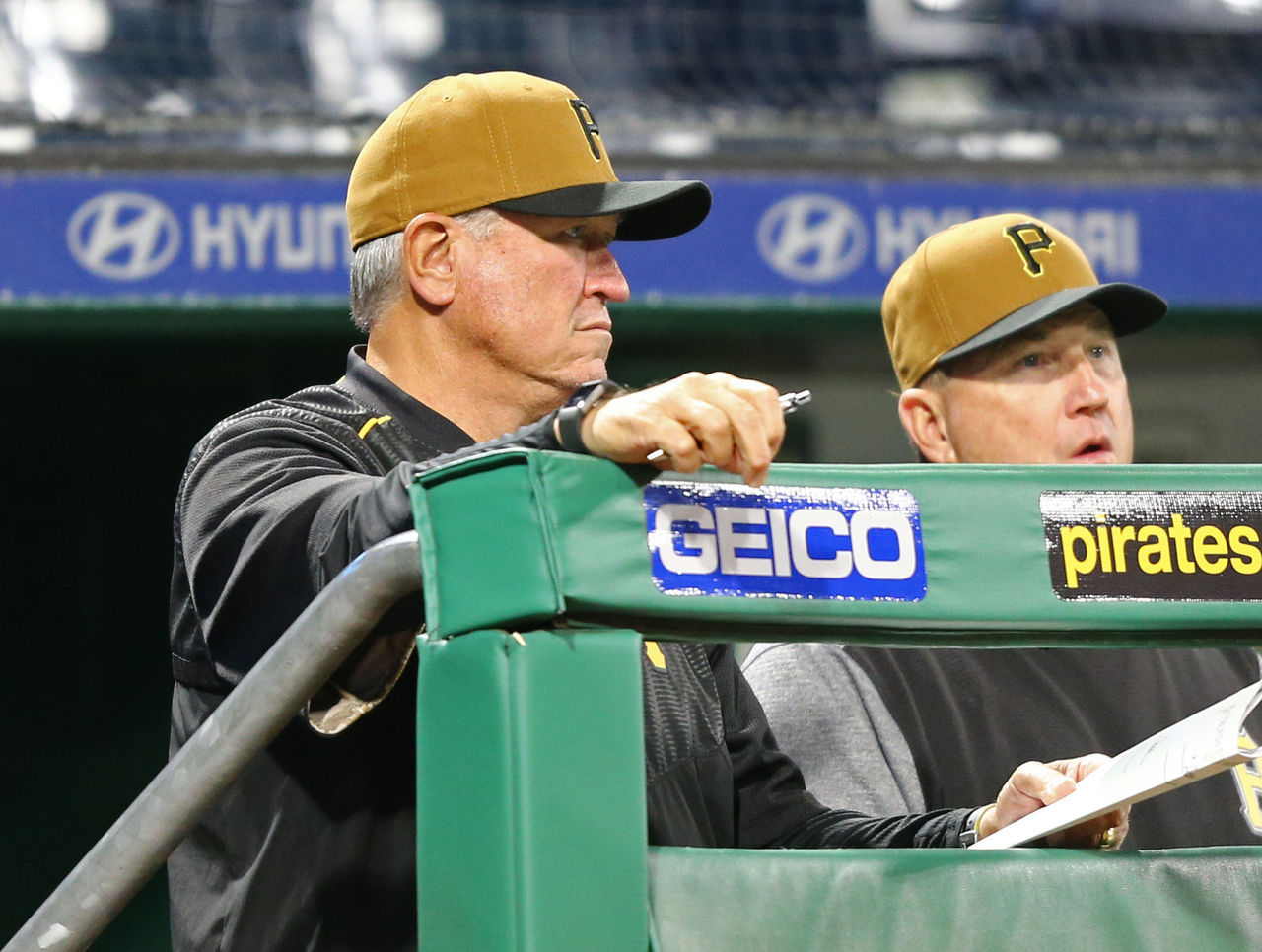 Report: Pirates sign manager Clint Hurdle to four-year extension