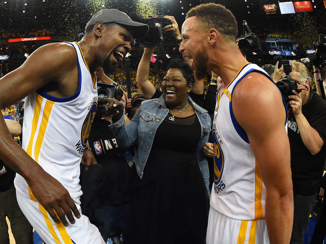 Durant dismisses rift with Curry: Everyone's trying to 'break us up'