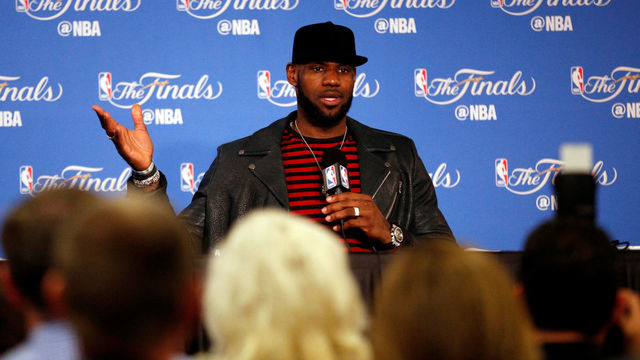 LeBron takes shot at Trump in Charlottesville tweet