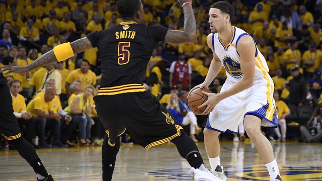 Klay Thompson inviting lucky toaster-wielding fan to parade