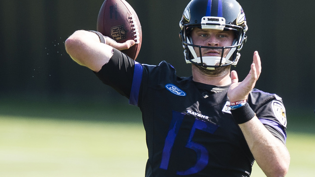 Mallett looks 'awful' on 1st day in Flacco's stead