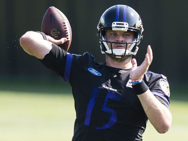 Mallett looks 'awful' on 1st day in Flacco's stead