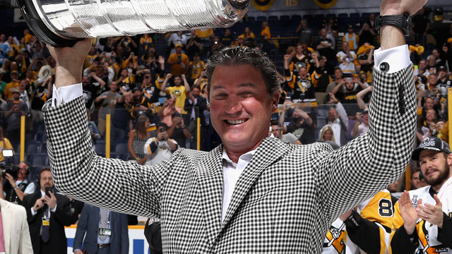 Watch: Mario Lemieux takes fully clothed dip in Sidney Crosby's pool