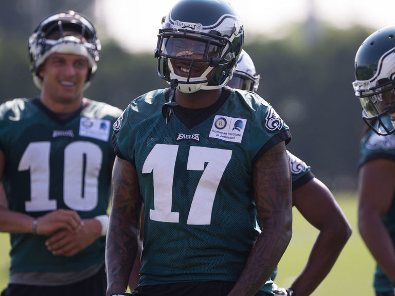 Watch: Eagles' Jeffery throws down between-the-legs dunk | theScore.com