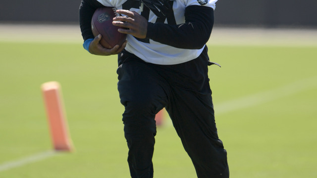 Derek Carr trolls Seahawks for not giving ball to Lynch on 1-yard line