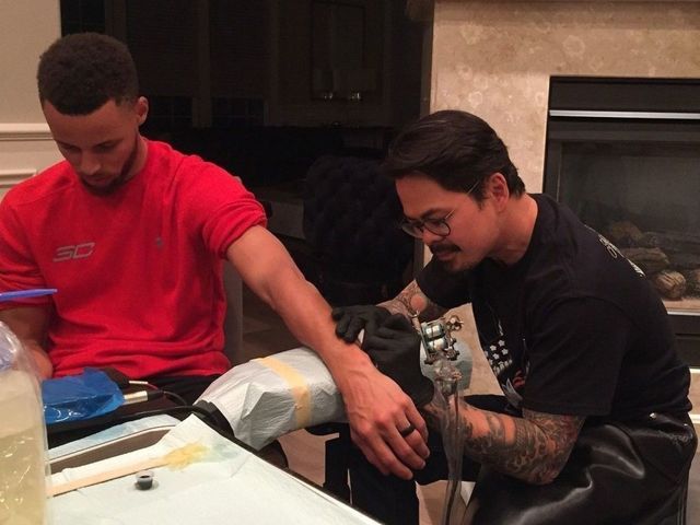 Steph, Ayesha, Dell Curry get tattoos to celebrate Warriors' title