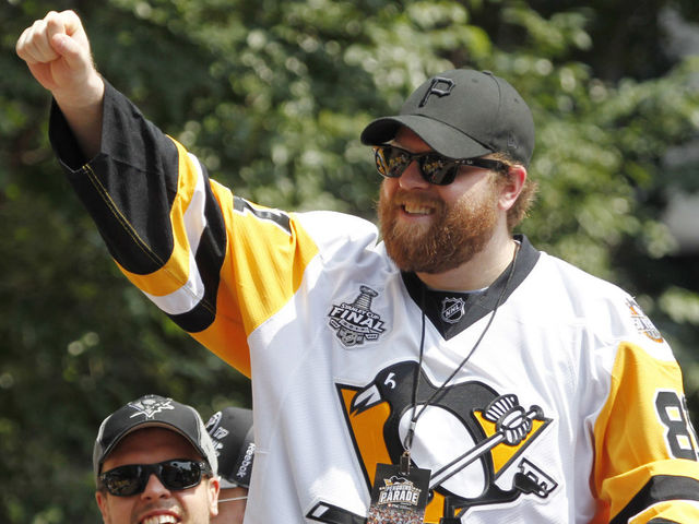 Look: Kessel autographs baby at Pens' parade