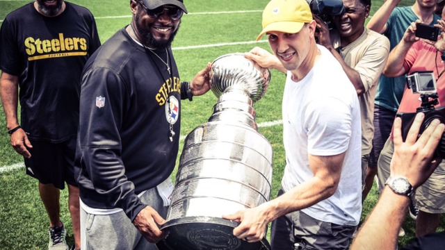 Watch: Penguins' Bonino brings Stanley Cup to Steelers practice