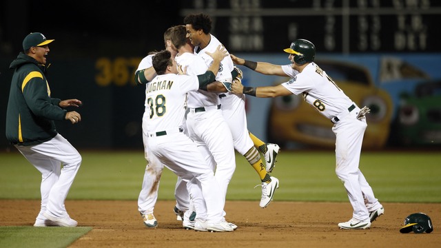 Watch: Yankees' Castro boots pop-up, hands A's walk-off win