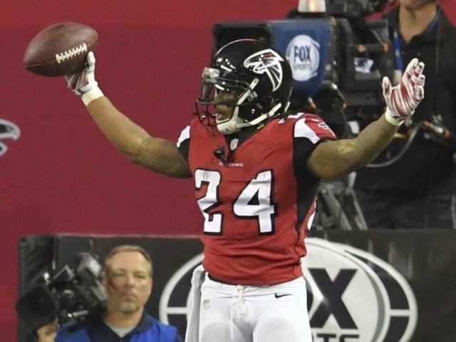 Watch: Falcons' Freeman drains celebratory jump shot after 1st TD at new stadium