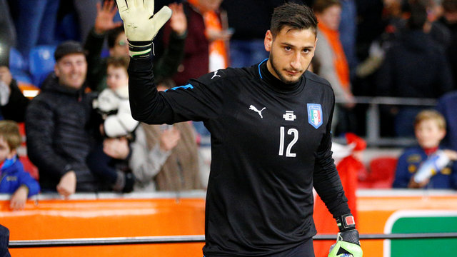 Watch: Disgruntled fans shower Donnarumma with fake money