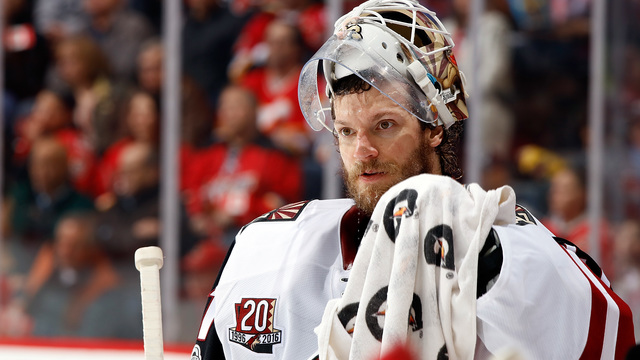 Coyotes trade Mike Smith to Flames for Chad Johnson, prospect, pick