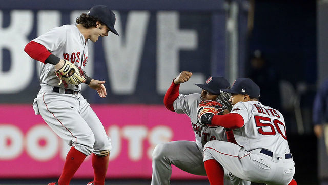 Could Red Sox outfielders make history by winning all 3 Gold Gloves?