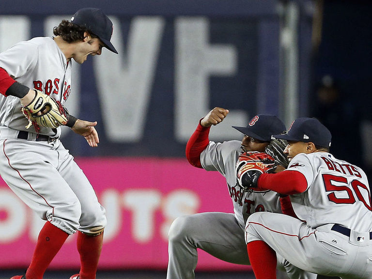 Red Sox 'Killer B' outfield of yore all among Gold Glove finalists - The  Boston Globe