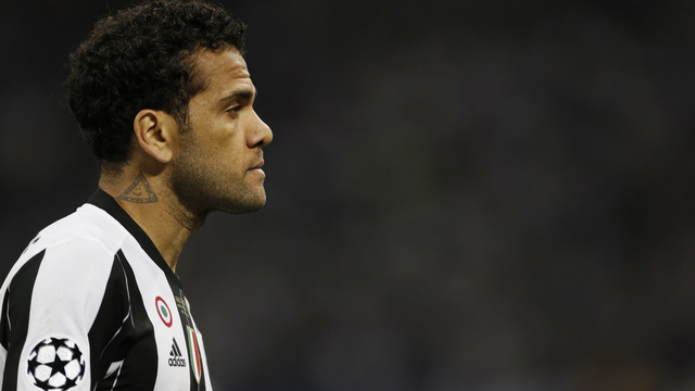 Report: Alves tells Juventus he wants to leave; Manchester City interested