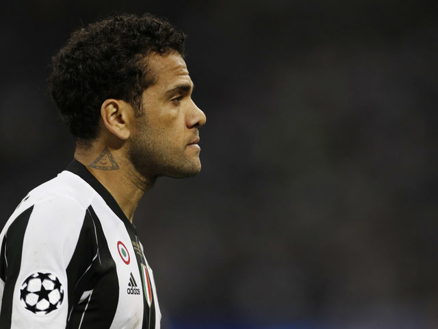 Report: Alves tells Juventus he wants to leave; Manchester City interested