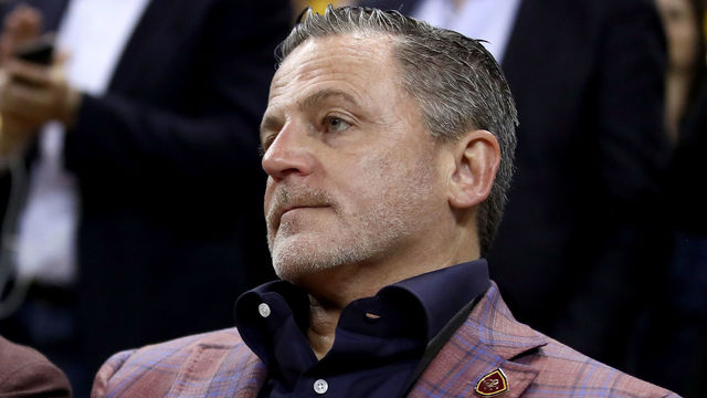 Report: Rival exec believes Dan Gilbert calls shots for Cavs