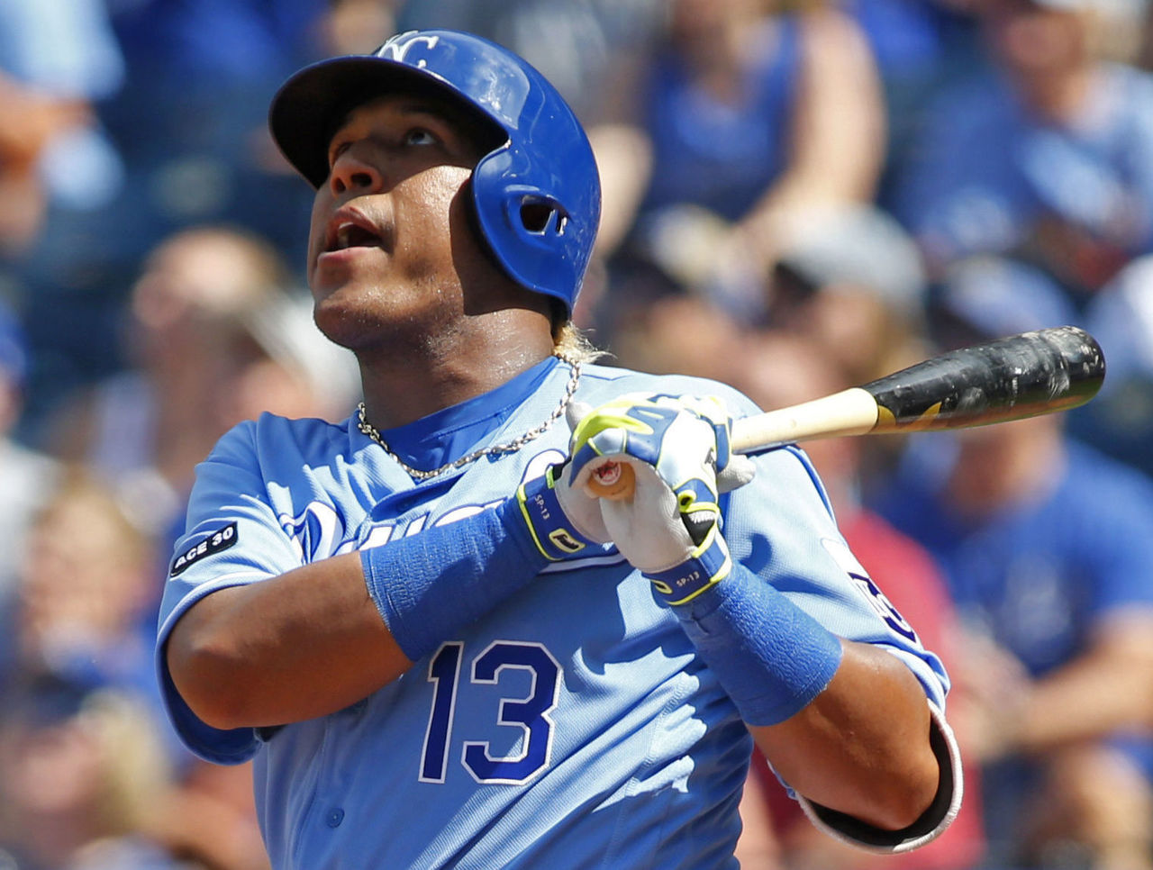 Salvador Perez hits game-winning grand slam with Miguel Cabrera's bat