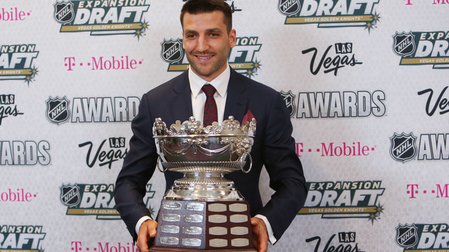 Bergeron wins record-tying 4th Selke Trophy