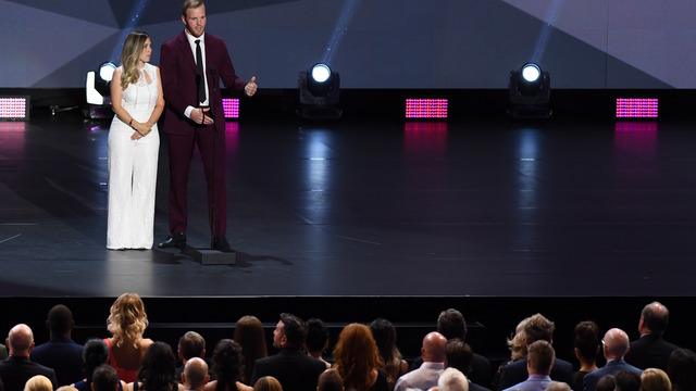 Watch: Bryan Bickell honored at NHL Awards for return after MS diagnosis