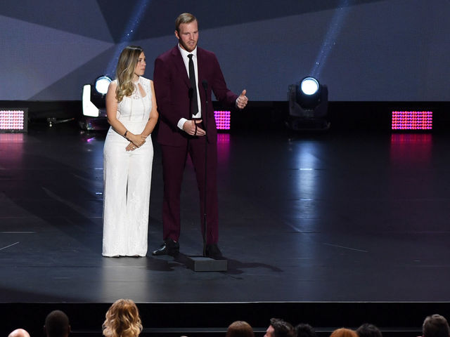 Watch: Bryan Bickell honored at NHL Awards for return after MS diagnosis