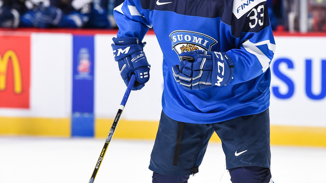 Predators' 1st-rounder Tolvanen signs with KHL team