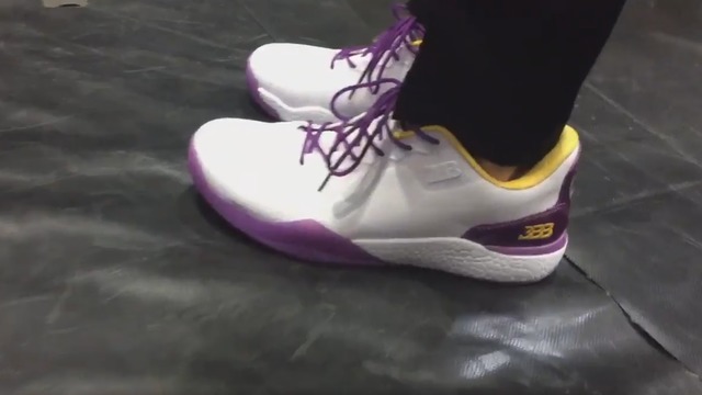Lonzo wears Lakers colorway ZO2's to draft, didn't have backup
