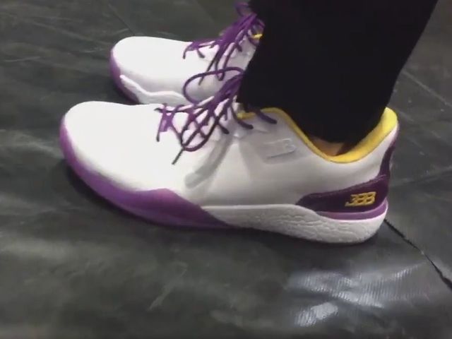 Lonzo wears Lakers colorway ZO2's to draft, didn't have backup