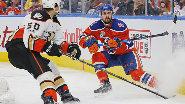 Oilers re-sign Russell to 4-year extension