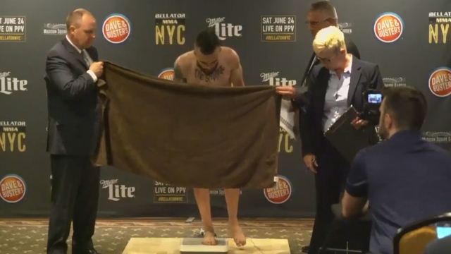Watch: Fighter tries to trick scale by standing on one foot
