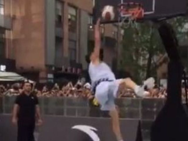 Watch: Klay's 360 dunk attempt goes horribly wrong