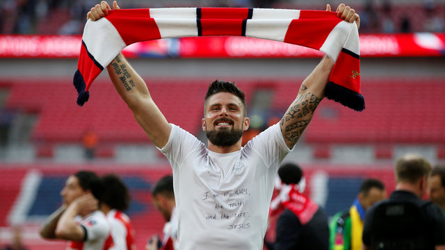 Lyon president interested in Arsenal's Giroud, sets Lacazette price at €65M