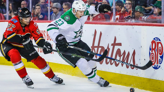 Stars sign Lindell to 2-year, $4.4M deal