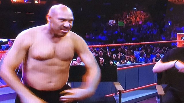 Shirtless LaVar Ball dominates 'Monday Night Raw'