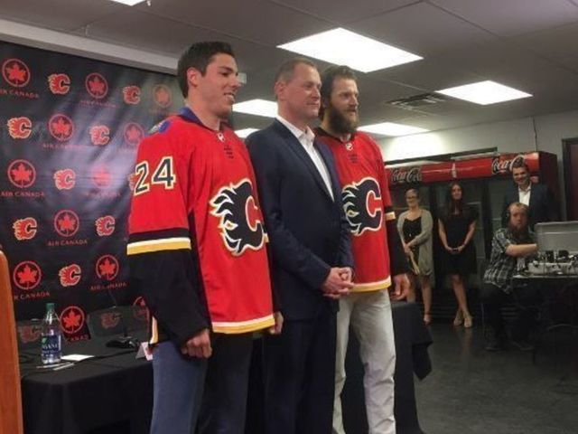 Mike Smith quips he's excited to pass to players who 'can actually score'