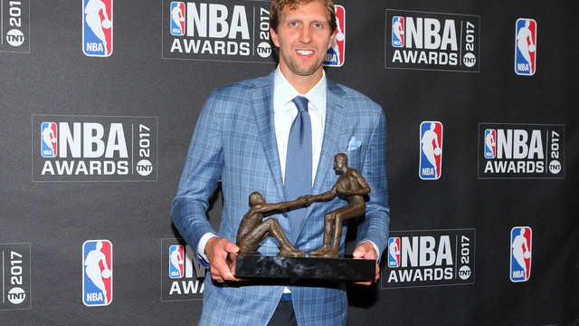 Dirk Nowitzki wins Teammate of the Year Award