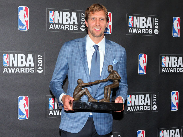 Dirk Nowitzki wins Teammate of the Year Award