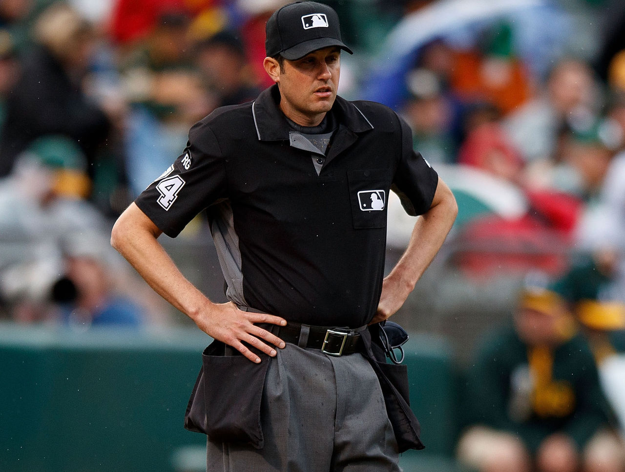 MLB umpire saves woman from jumping off Roberto Clemente Bridge in  Pittsburgh 