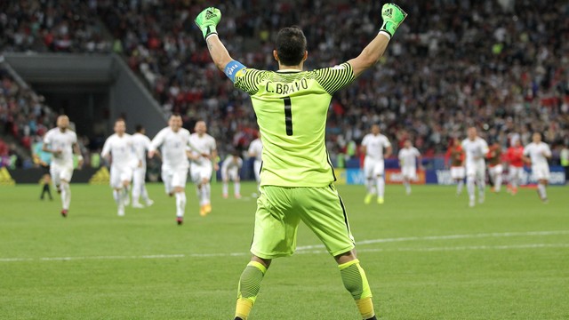 Debate: Is Claudio Bravo a world-class goalkeeper?