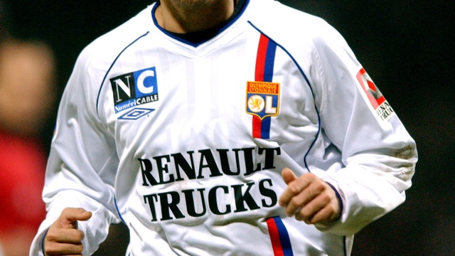 Lyon lines up Juninho as sporting director
