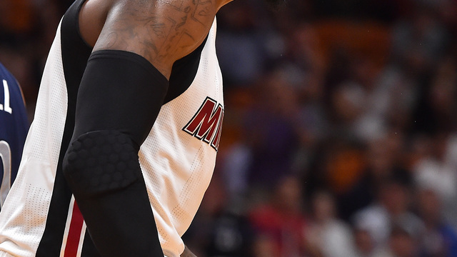 Clippers' Reed arrested on domestic violence charge