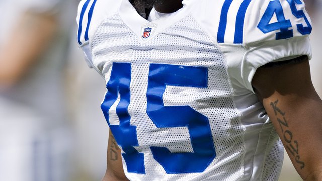 Former NFL player accused of killing mother