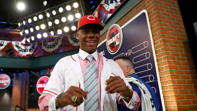 Reds sign Hunter Greene to reported record-breaking bonus