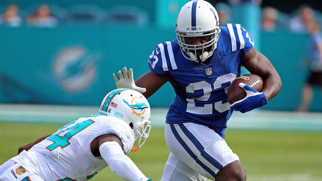 Report: Dolphins sign Gore to 1-year deal