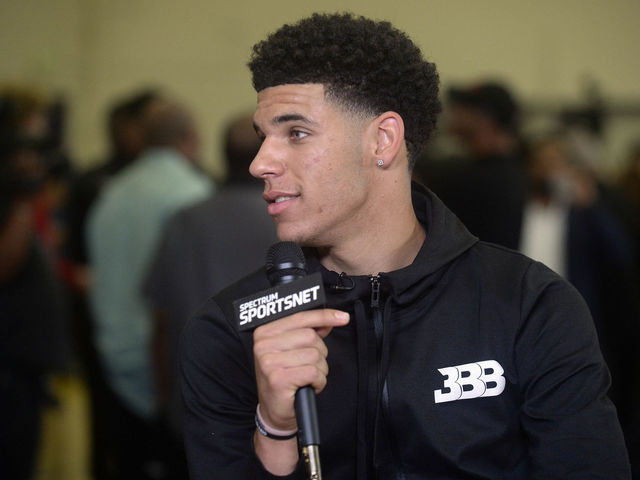 LaVar picks Lonzo for ROY: 'I got the trophy already'